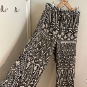 Wide leg drawstring pattern pants